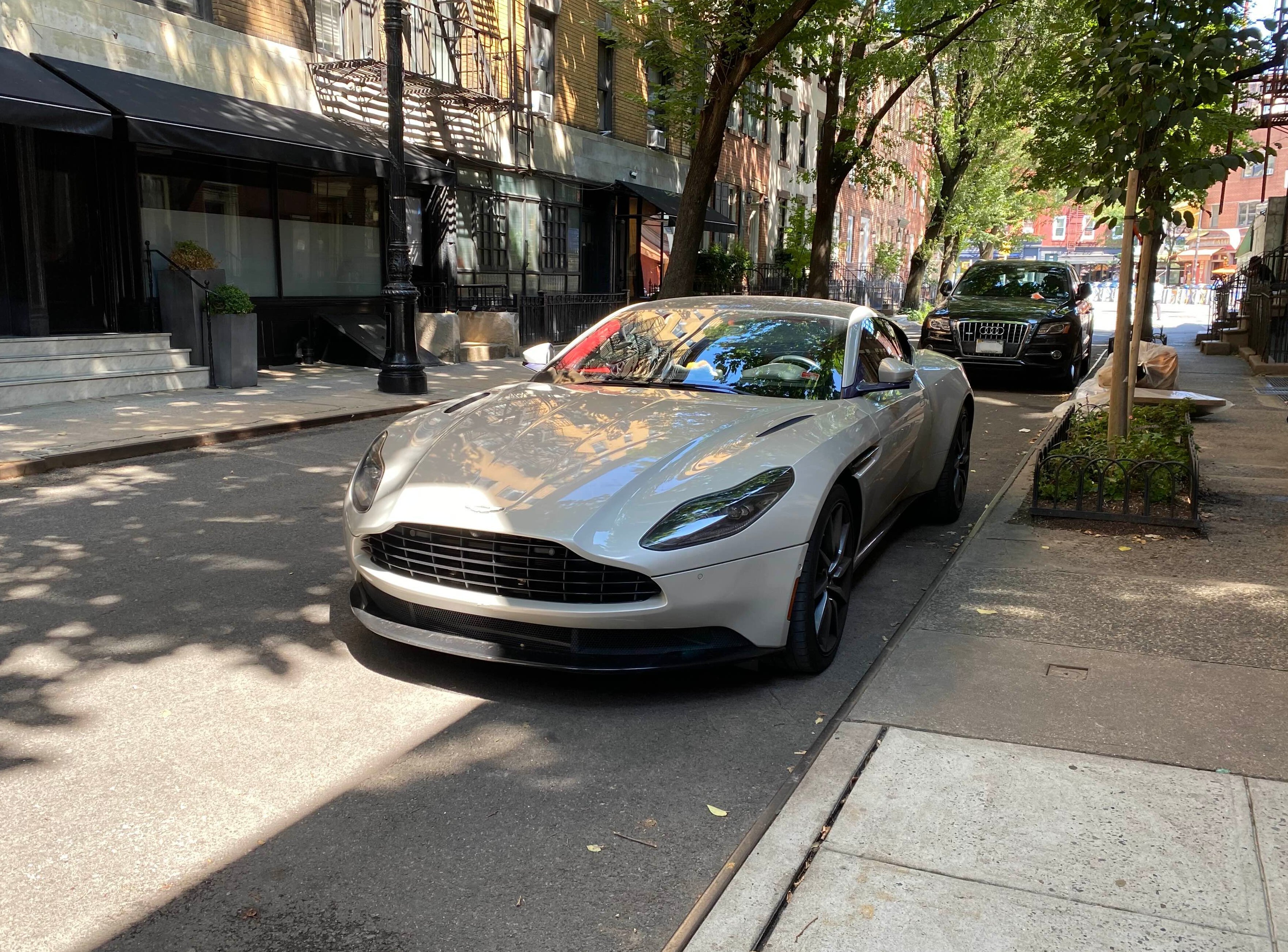 Aston Martin DB11